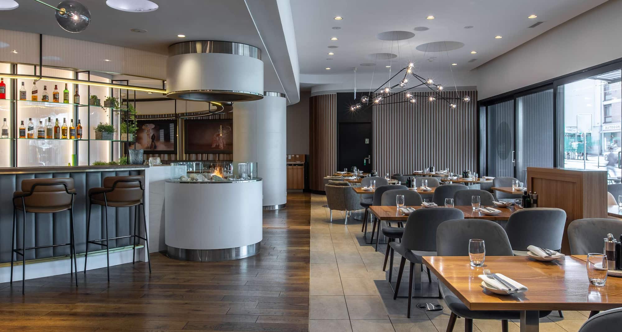 Radisson Blu Hotel, Basel - Rein Bar & Restaurant