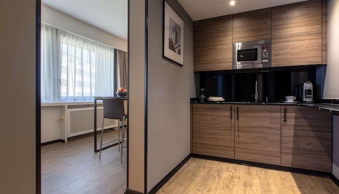 Radisson Blu Hotel, Basel - Suite Küche / Küchenzeile