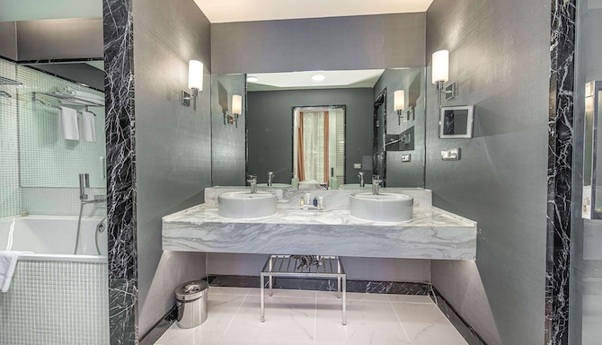 Radisson Blu Hotel, Batumi - Premium Room sea view Bath