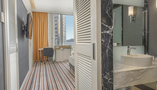 Radisson Blu Hotel, Batumi - Гостевая комната с ванной