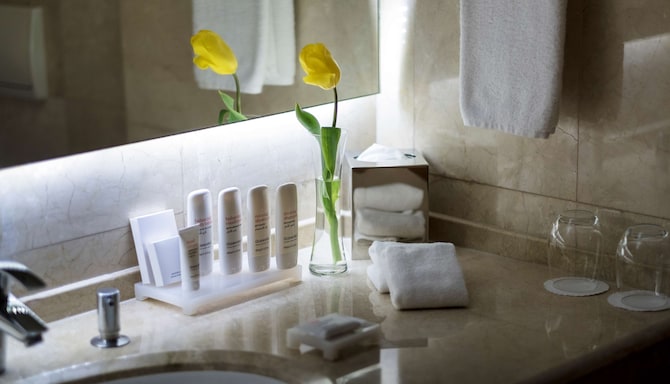 Radisson Blu Hotel, Beirut Verdun - Bathroom