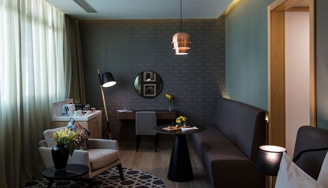 Radisson Blu Hotel, Beirut Verdun - غرفة الضيوف