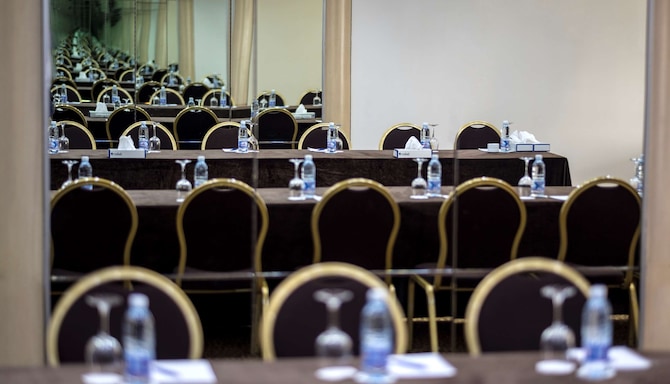 Radisson Blu Hotel, Beirut Verdun - Meeting Room