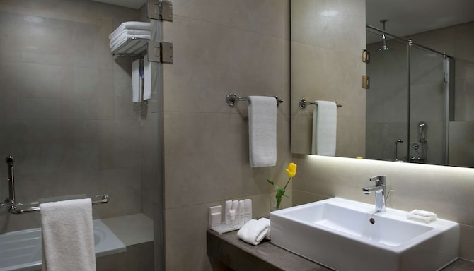 Radisson Blu Hotel, Beirut Verdun - Guest room bathroom