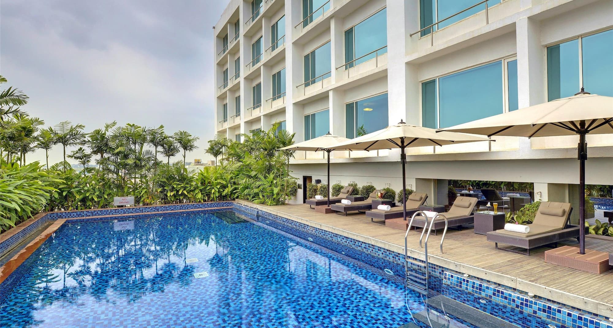 Radisson Blu Hotel, Bengaluru Outer Ring Road - Swimming Pool