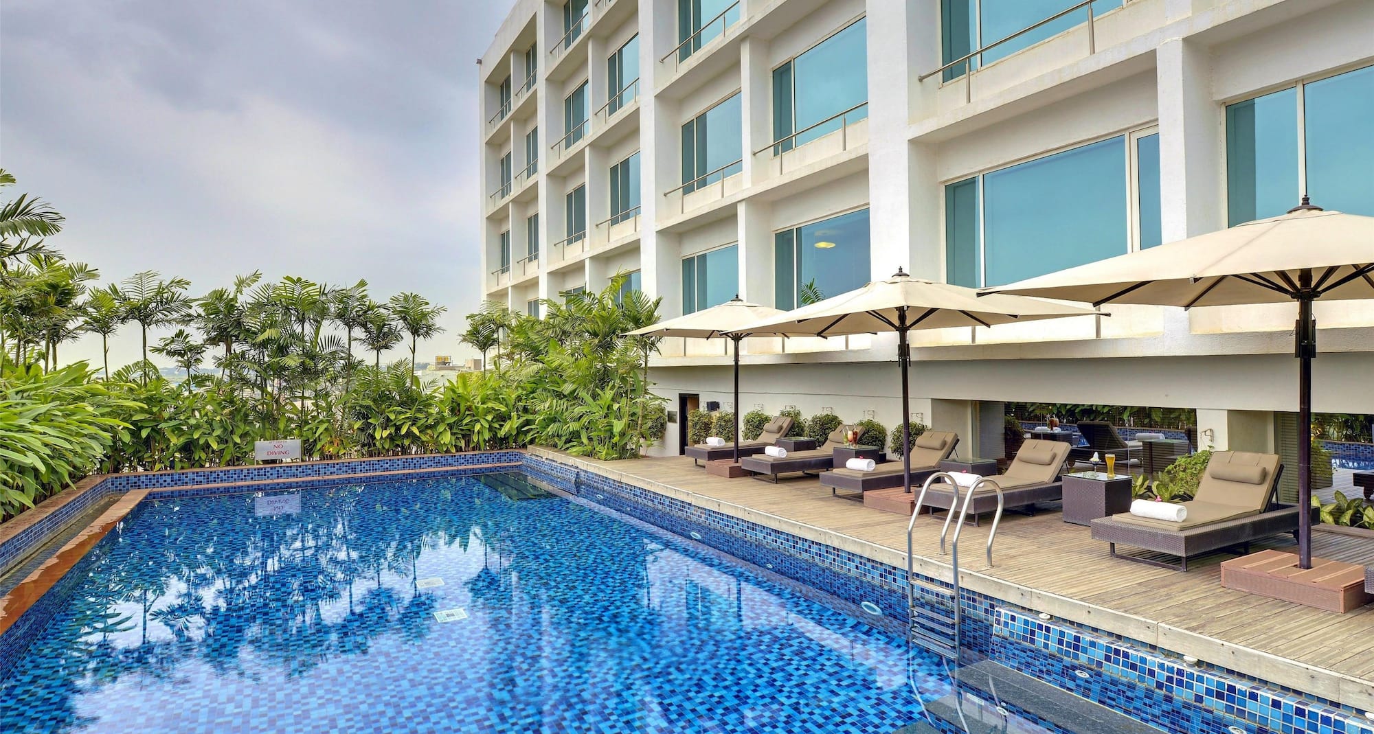 Radisson Blu Hotel, Bengaluru Outer Ring Road - Swimming Pool