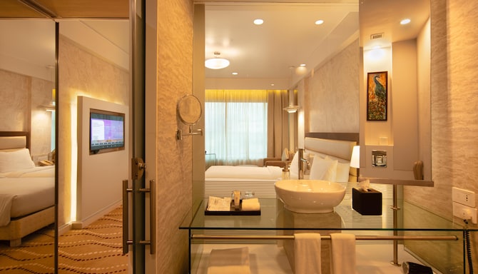 Radisson Blu Hotel, Bengaluru Outer Ring Road - Guest Bathroom