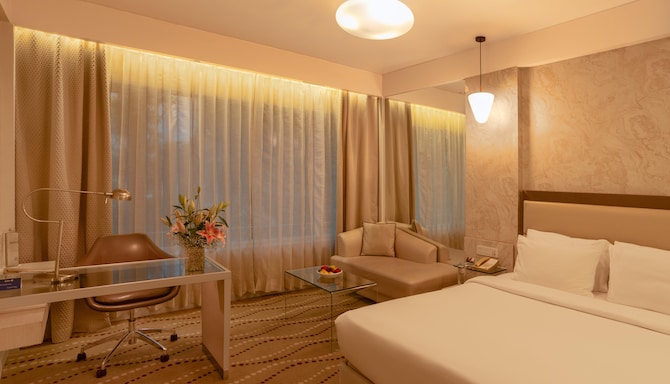 Radisson Blu Hotel, Bengaluru Outer Ring Road - Business Class Rooms