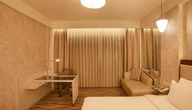 Radisson Blu Hotel, Bengaluru Outer Ring Road - Business Class Room