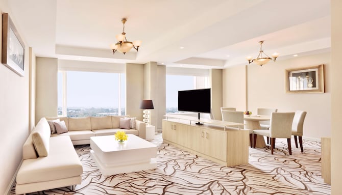 Radisson Blu Bengaluru Outer Ring Road - Presidential Suite Living Room