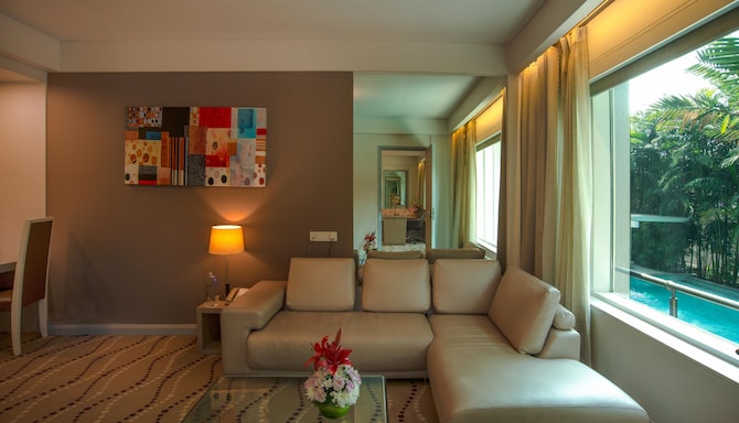 Radisson Blu Hotel, Bengaluru Outer Ring Road - One Bedroom Suite Living Room
