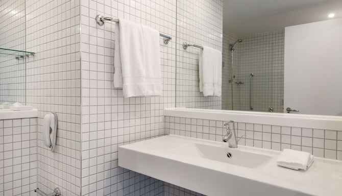 Radisson Blu Hotel, Birmingham - Guest bathroom