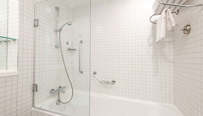 Radisson Blu Hotel, Birmingham - Bathroom