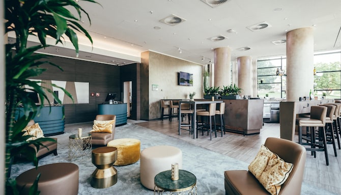 Radisson Blu Hotel, Bonn - Bar Lounge at the Lobby