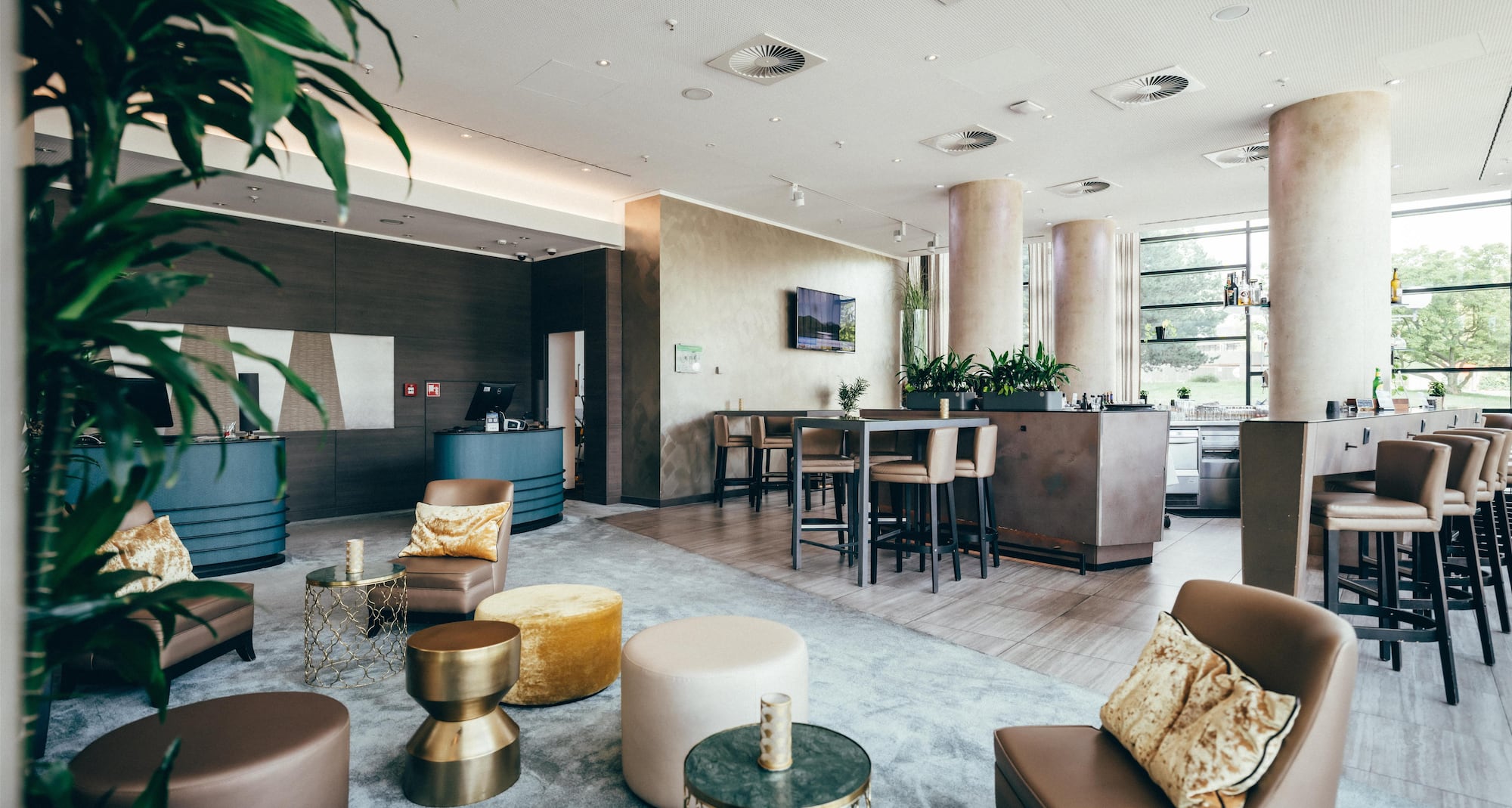 Radisson Blu Hotel, Bonn - Bar Lounge at the Lobby