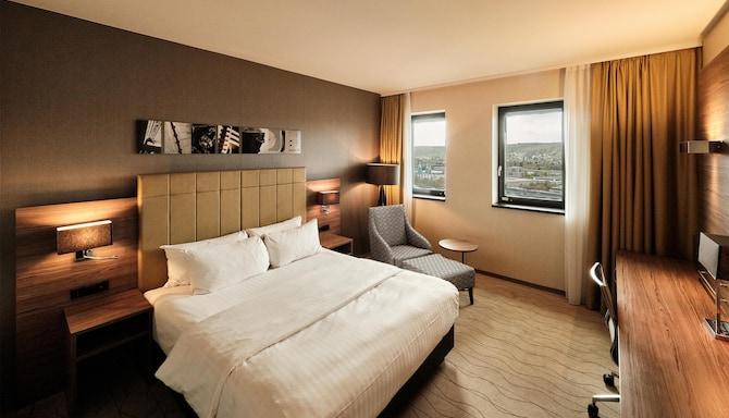 Radisson Blu Hotel, Bonn - Standard & Premium City View Room
