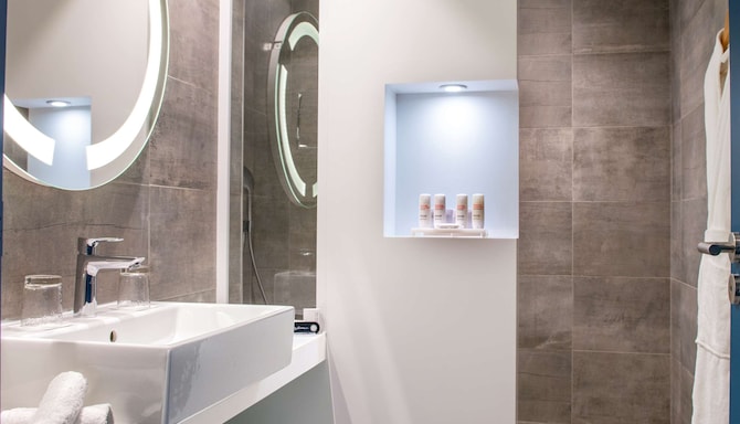Radisson Blu Hotel, Bordeaux - Guest Room Bath