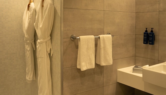 Radisson Blu Hotel, Bordeaux - Suite Bathroom