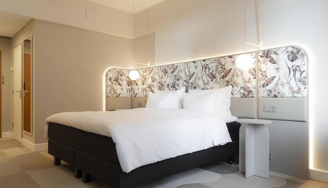 Standardzimmer mit Atriumblick