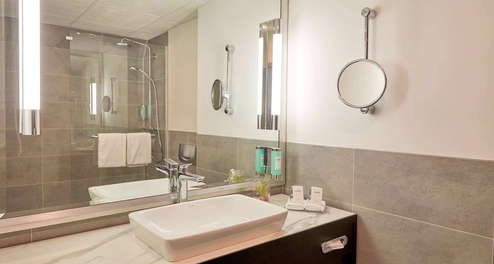 Radisson Blu Hotel, Bremen - Guest room bathroom