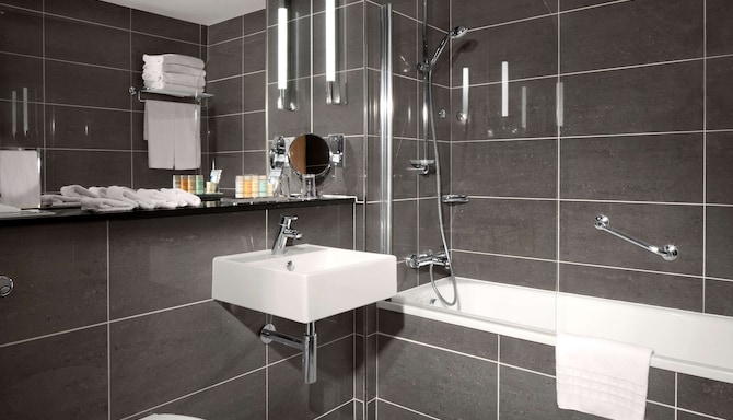 Radisson Blu Hotel, Bristol - Bathroom