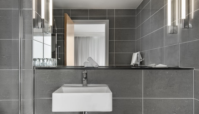 Radisson Blu Hotel, Bristol - Guest bathroom