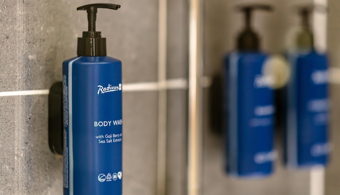 Radisson Blu Hotel, Bristol - Guest Room - Bath Amenities