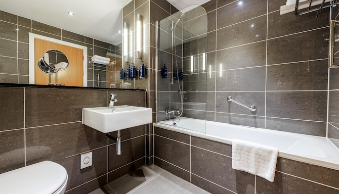 Radisson Blu Hotel, Bristol - Guest Room - Bath