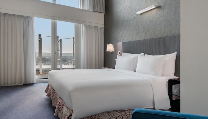 Radisson Blu Hotel, Bristol - Suite with Terrace Harbour View