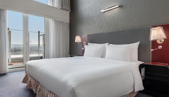 Radisson Blu Hotel, Bristol - Suite with Terrace Harbour View