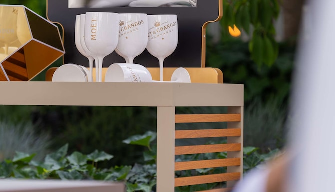 Radisson Blu Hotel, Bucharest - Nami Beach Club