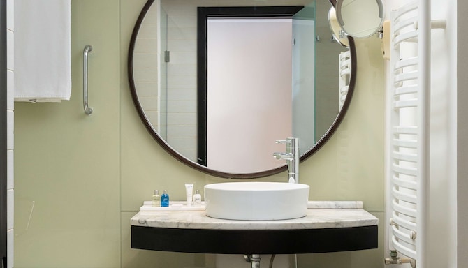 Radisson Blu Hotel, Bucharest - Junior Suite bathroom