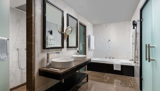 Radisson Blu Hotel, Bucharest - Royal Suite with Lounge Access Pool View