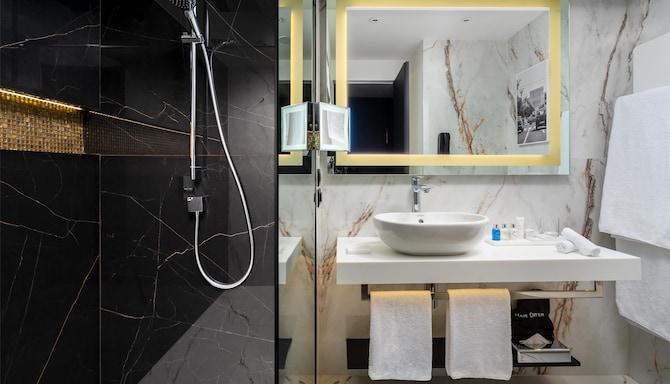 Radisson Blu Hotel, Bucharest - Suite - Bathroom