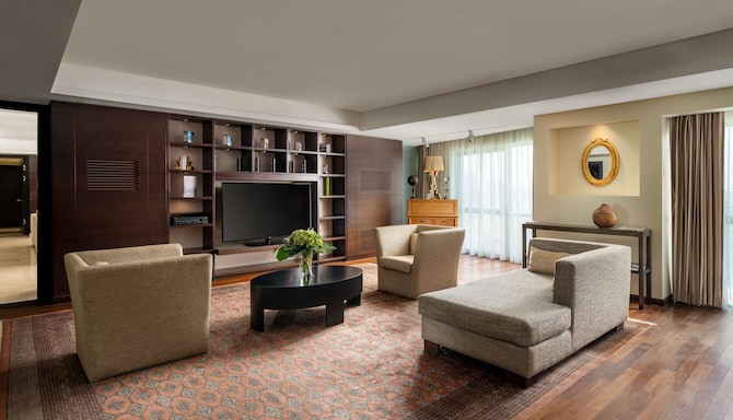 Radisson Blu Hotel, Bucharest - Royal Suite with lounge access & pool view