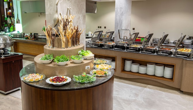Radisson Blu Hotel, Buraidah - Dinner buffet