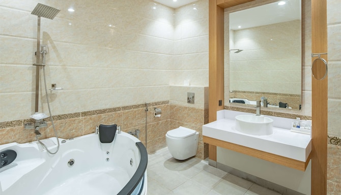 Radisson Blu Hotel, Buraidah - Villa bathroom