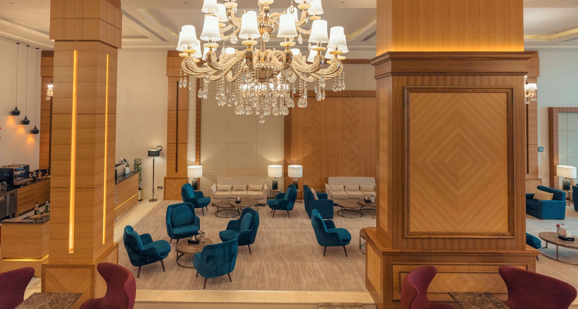 Radisson Blu Hotel, Buraidah - The Lounge indoor lobby cafe