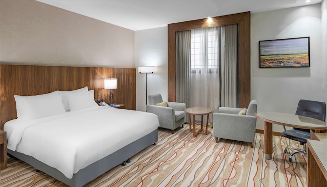 Radisson Blu Hotel, Buraidah - Suite bedroom