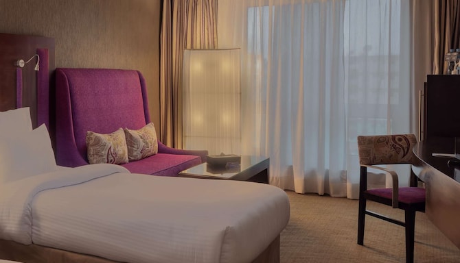 Radisson Blu Hotel, Cairo Heliopolis - Superior Room with twin beds