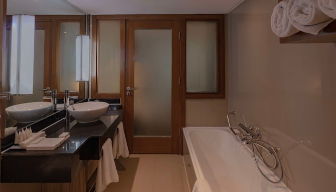 Radisson Blu Hotel, Cairo Heliopolis - Diplomaic Suite bathroom