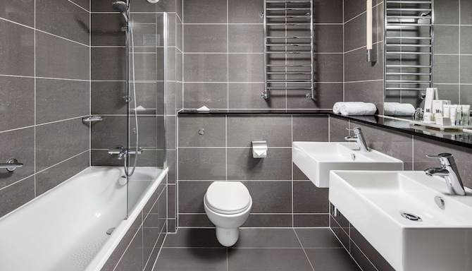 Radisson Blu Hotel, Cardiff - Bathroom