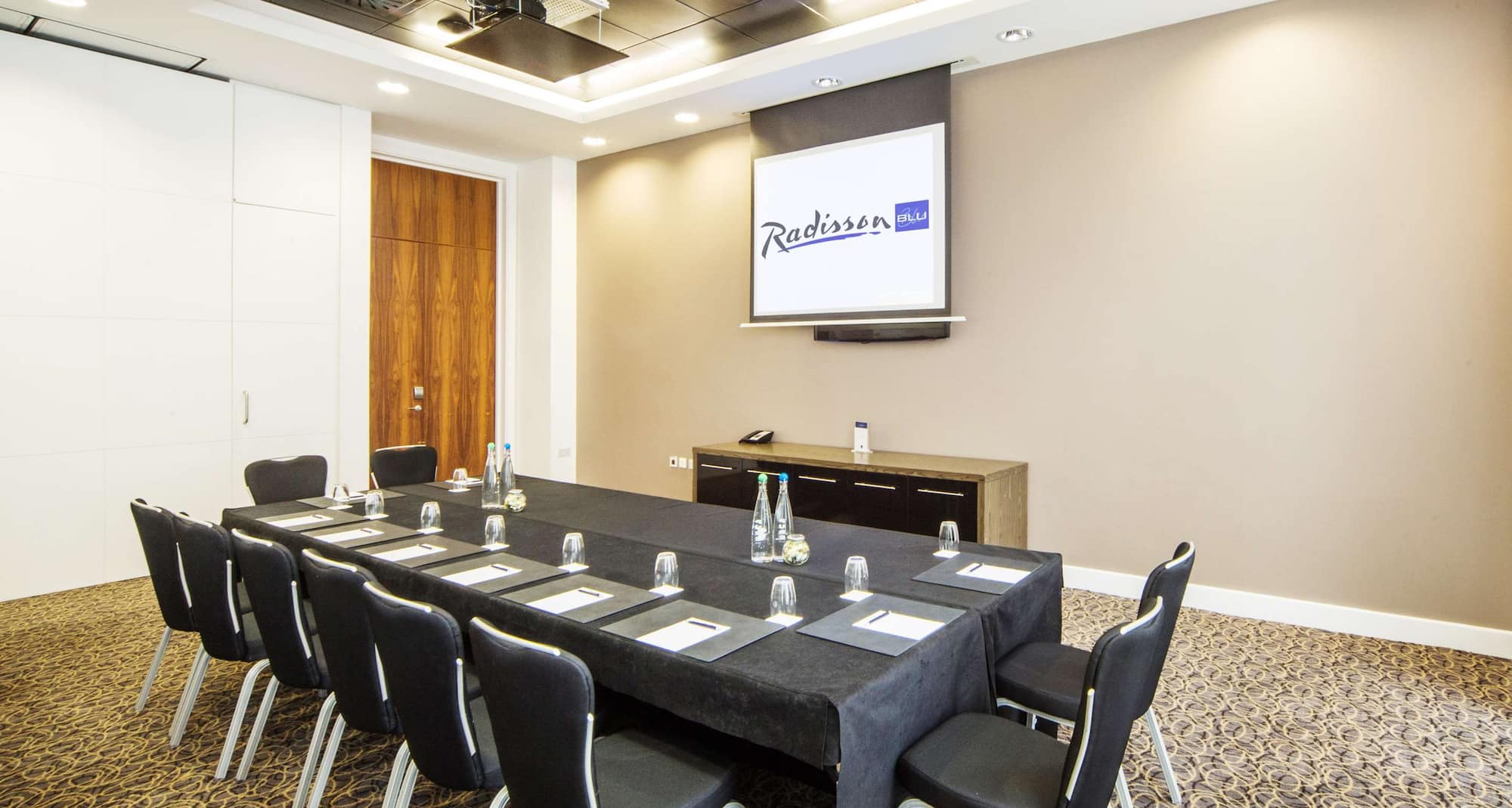 Radisson Blu Hotel, Cardiff - Bianco Suite