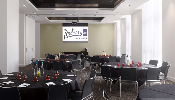 Radisson Blu Hotel, Cardiff - Banquet dans la salle de réunion