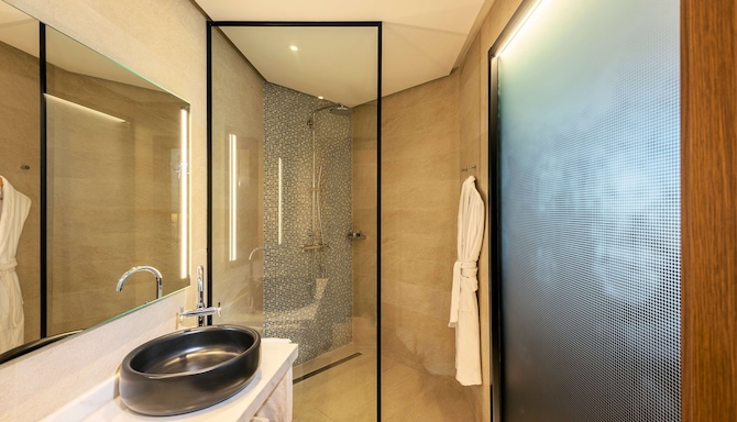 Radisson Blu Hotel, Casablanca City Center - حمام الجناح