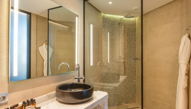 Radisson Blu Hotel, Casablanca City Center - حمام الجناح (يمكن الوصول إليه)