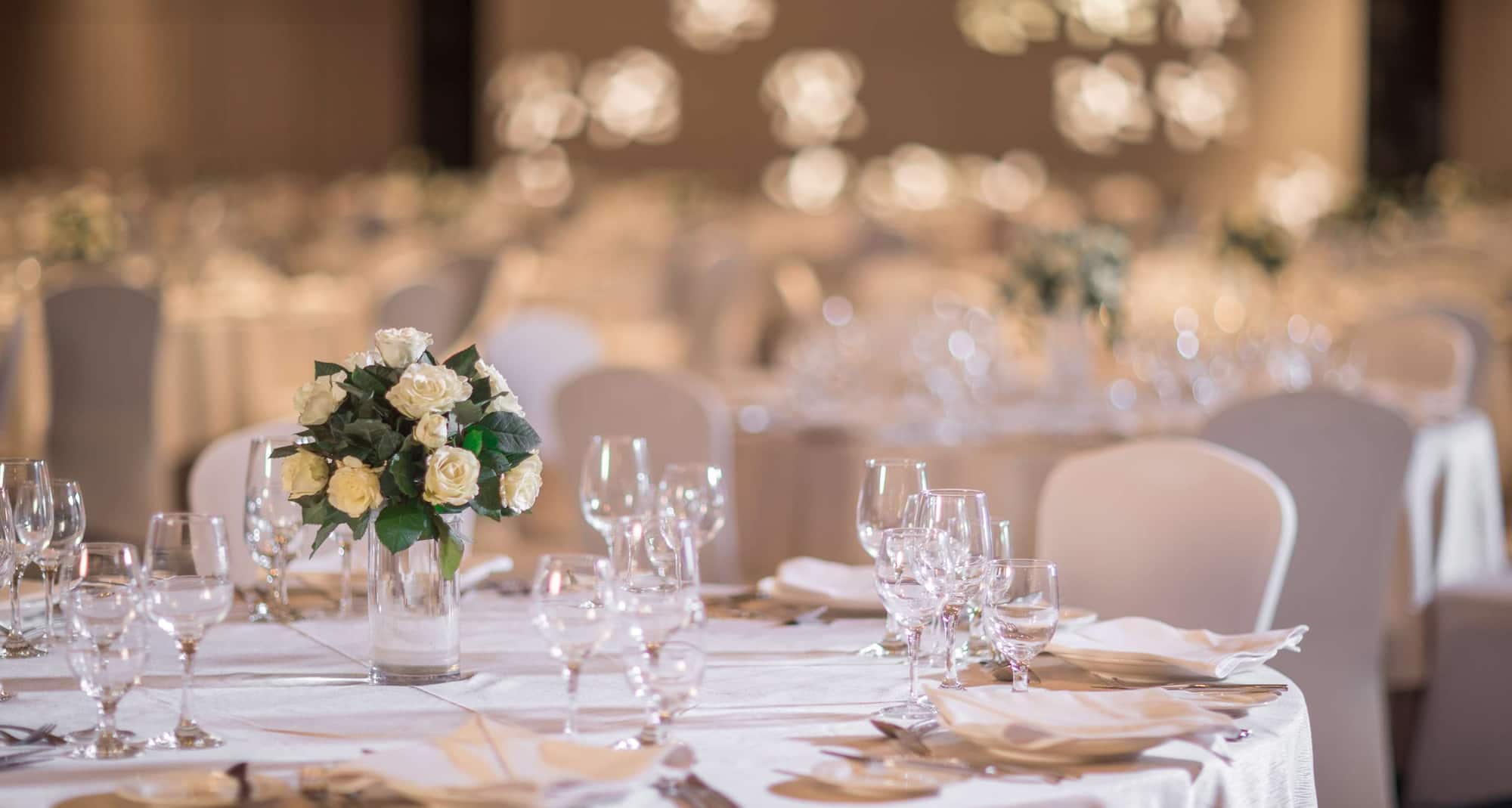 Radisson Blu Hotel, Cebu - Meeting room banquet set-up