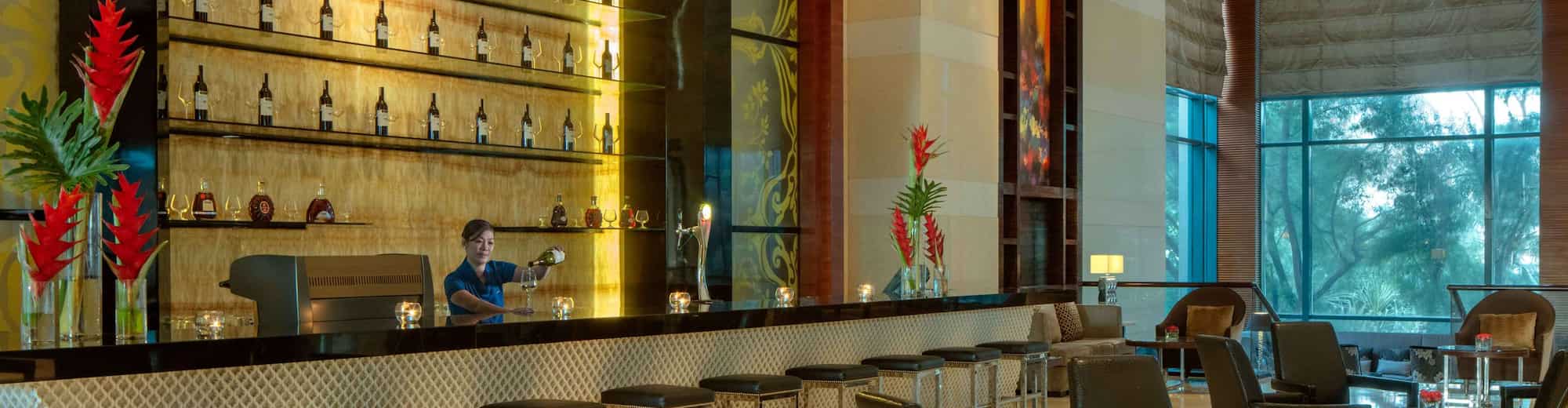 Radisson Blu Hotel, Cebu - The Lobby Bar