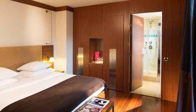 Radisson Blu Hotel Champs Elysees, Paris - Standard Room