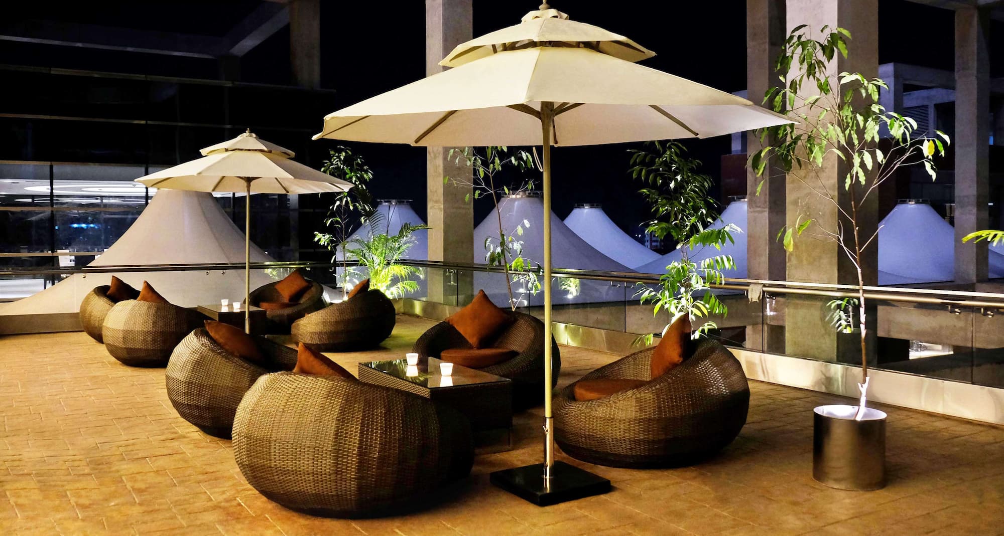Radisson Blu Hotel, Chattogram Bay View - Bar Lounge